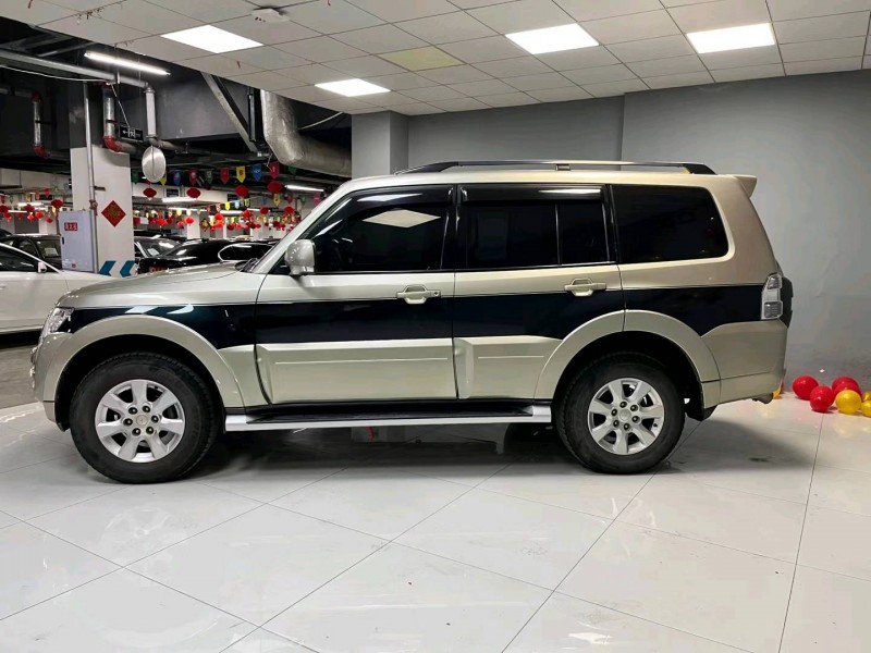 成都18年三菱帕杰罗2