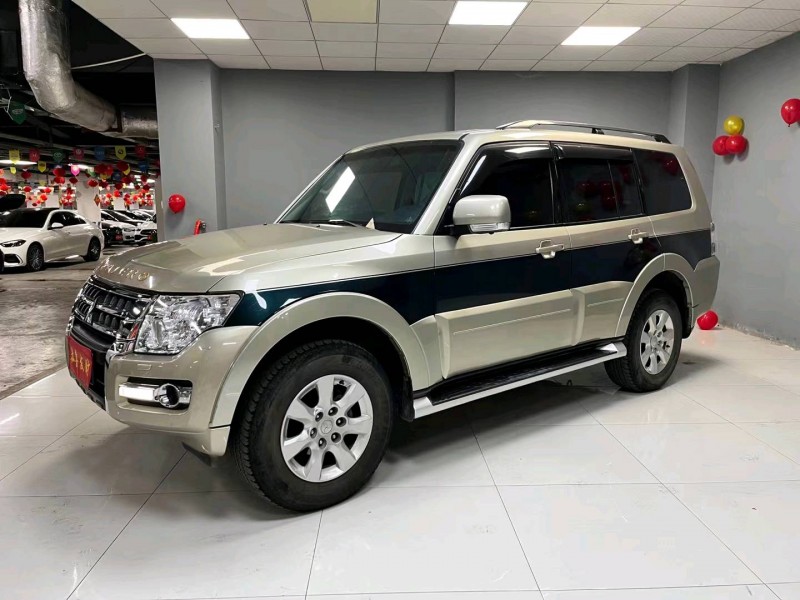 成都18年三菱帕杰罗3