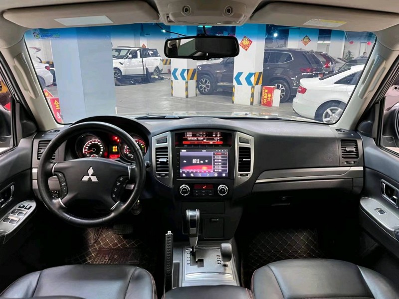 成都18年三菱帕杰罗5