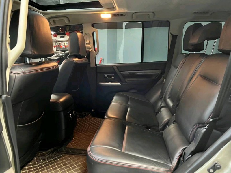 成都18年三菱帕杰罗8