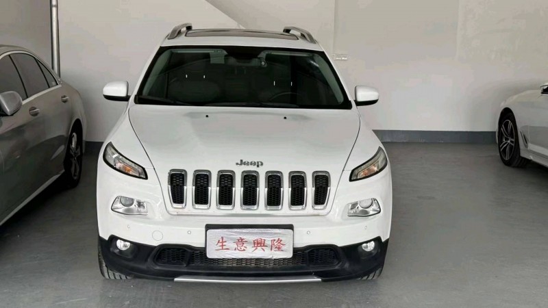 枣庄16年Jeep自由光1