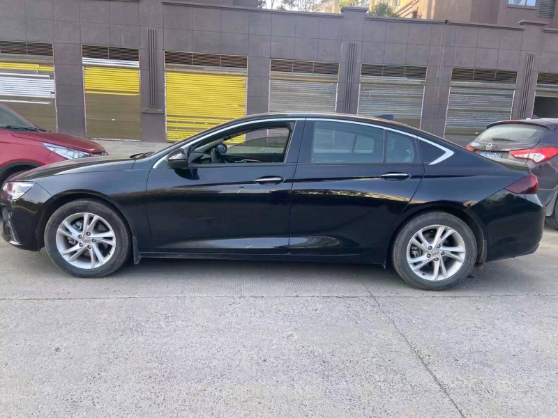 枣庄21年别克君威2