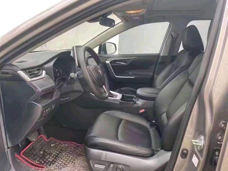 邯郸21年丰田RAV4荣放4