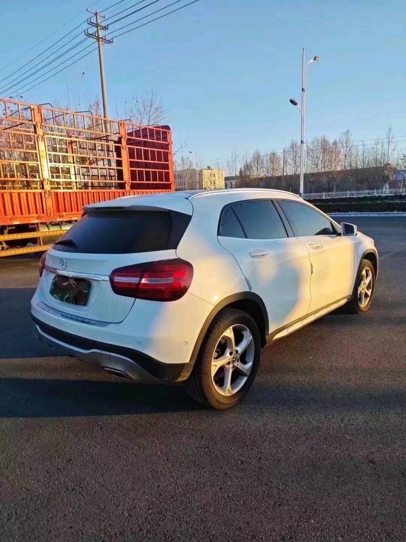 东营18年奔驰GLA8