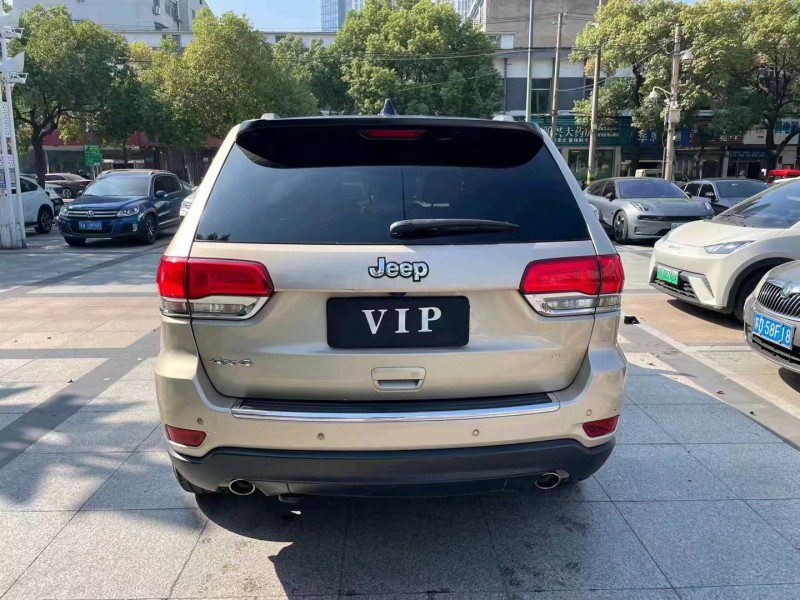 常州16年Jeep大切诺基7