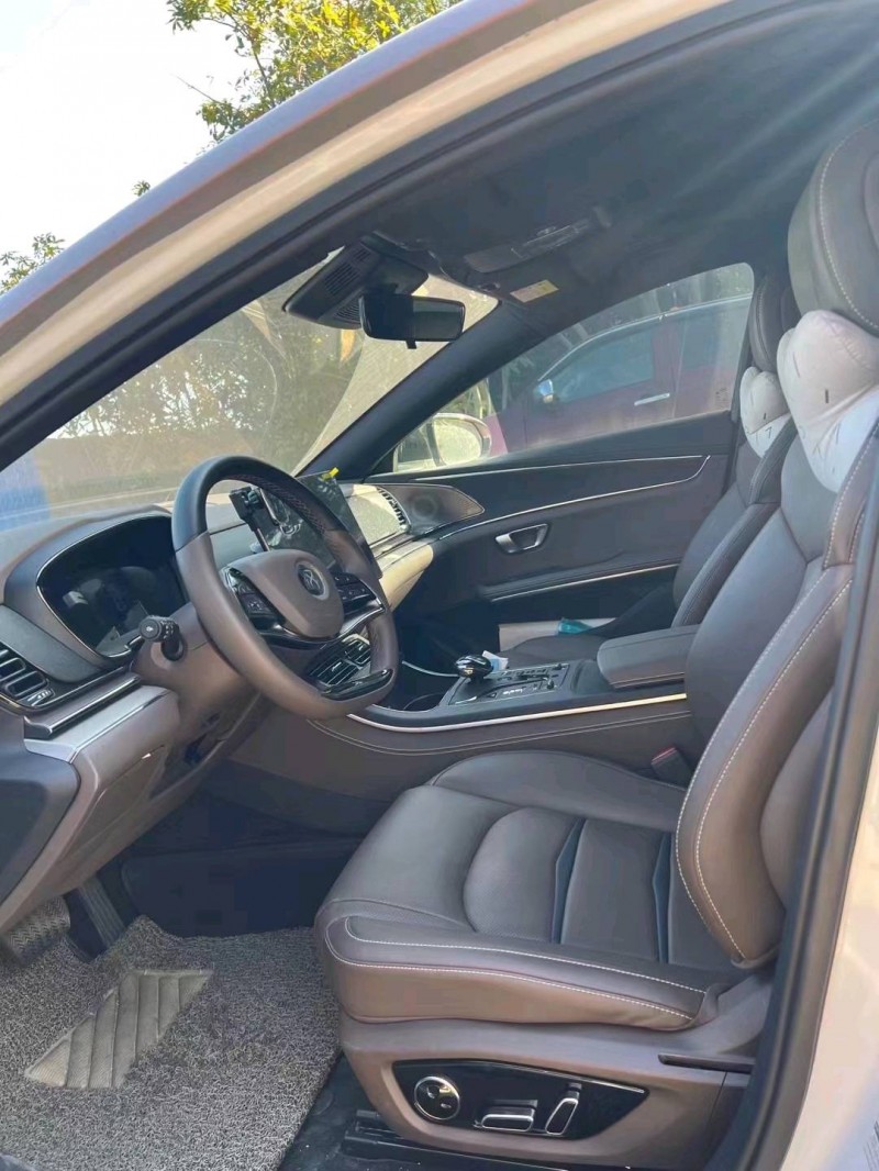 汕头23年比亚迪汉8