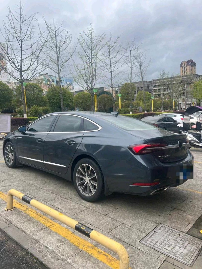 重庆20年别克君越3