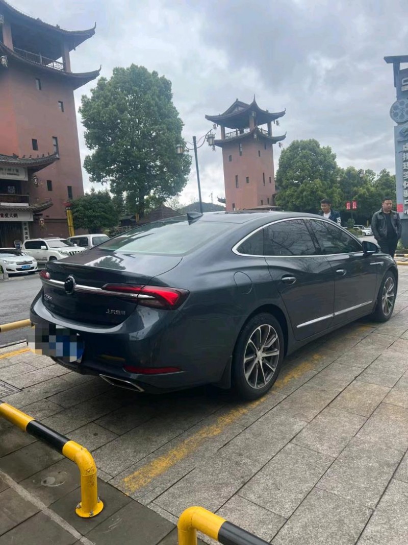 重庆20年别克君越4