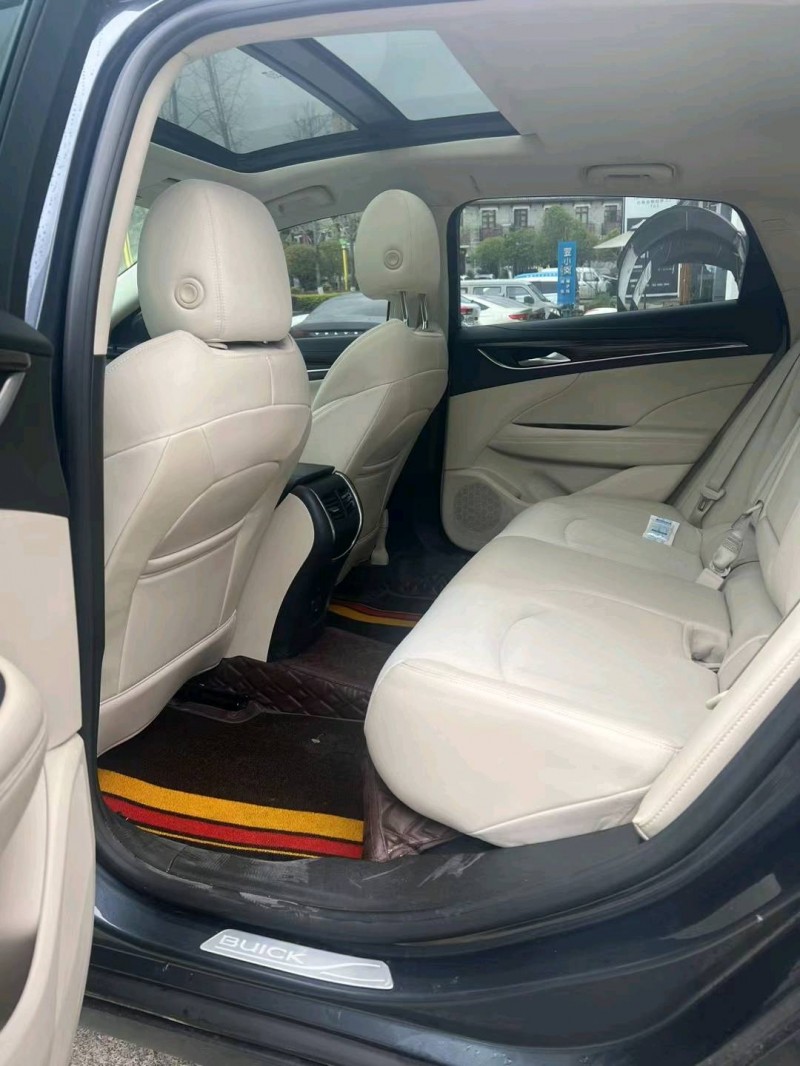 重庆20年别克君越6