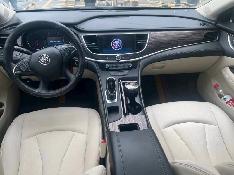 重庆20年别克君越7