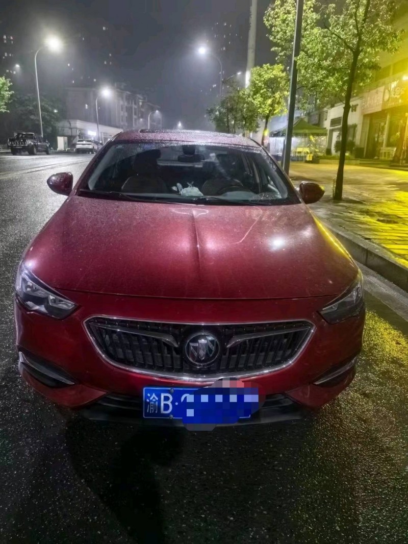 重庆18年别克君威1