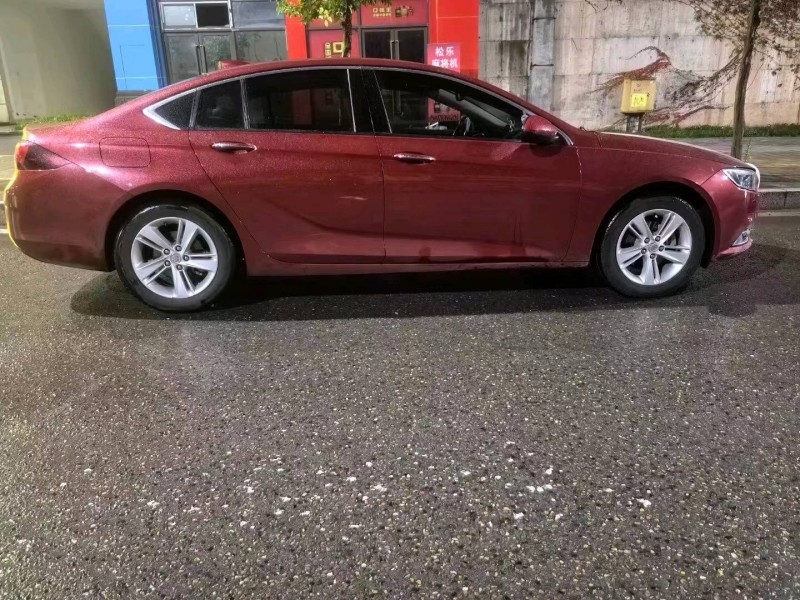 重庆18年别克君威2