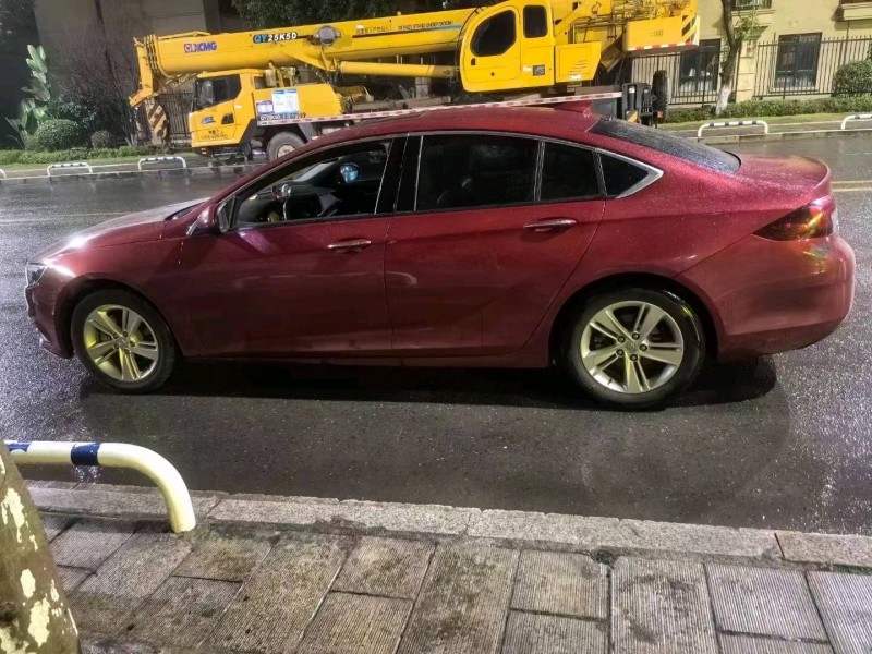 重庆18年别克君威4