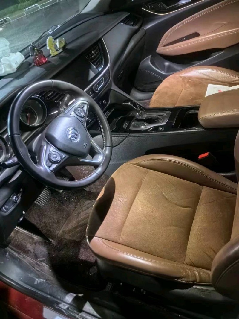 重庆18年别克君威5