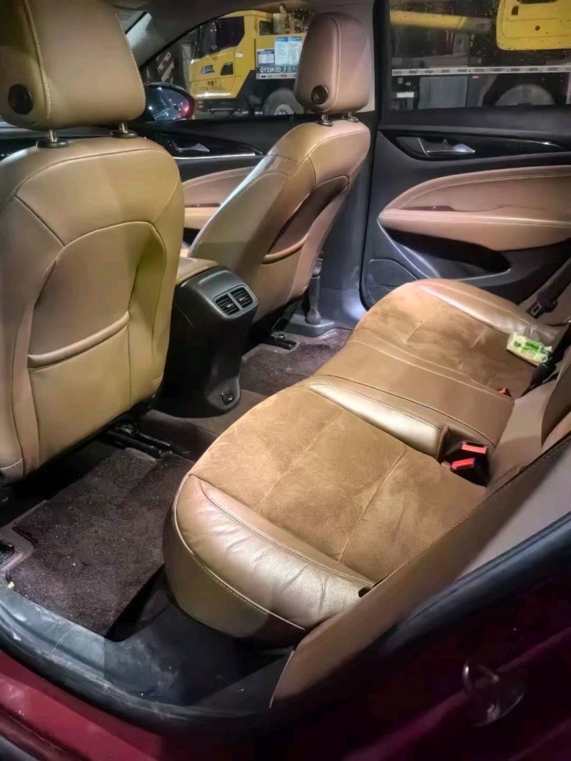 重庆18年别克君威6