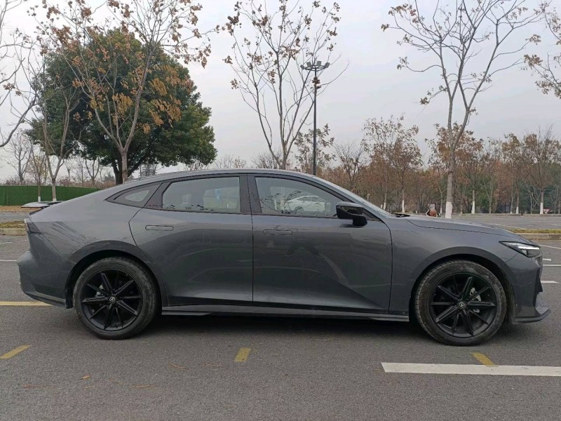 金華23年長安汽車UNI-V6