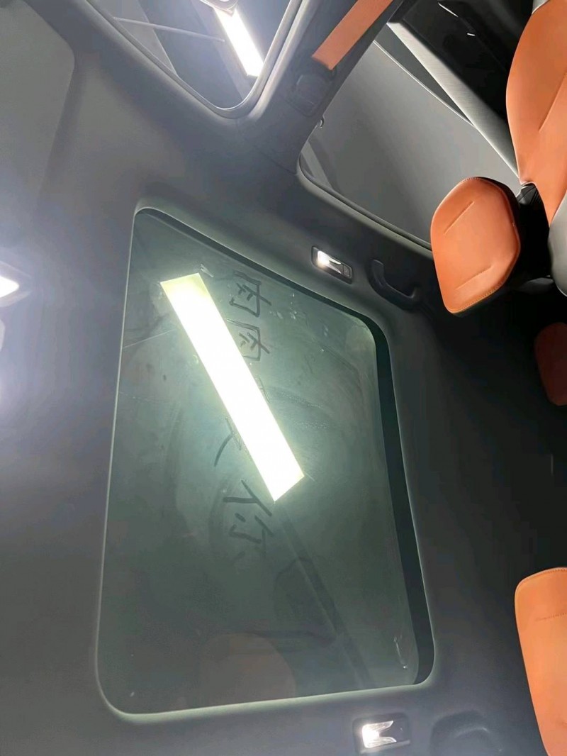 成都22年长安汽车UNI-V8