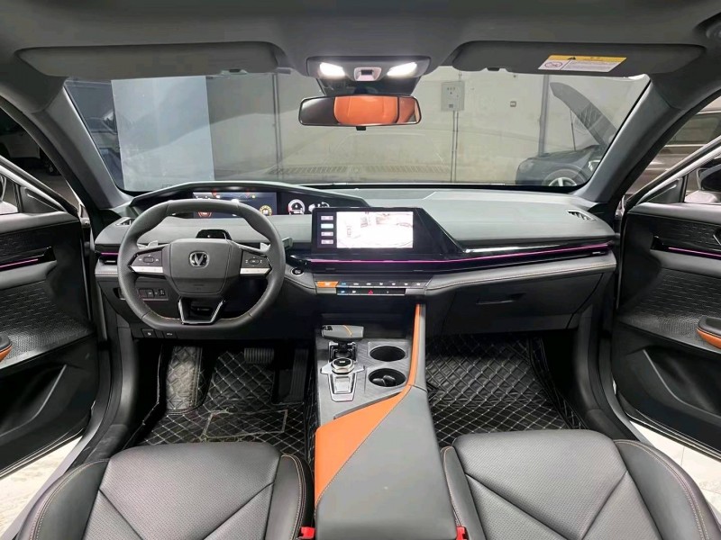 成都22年长安汽车UNI-V9