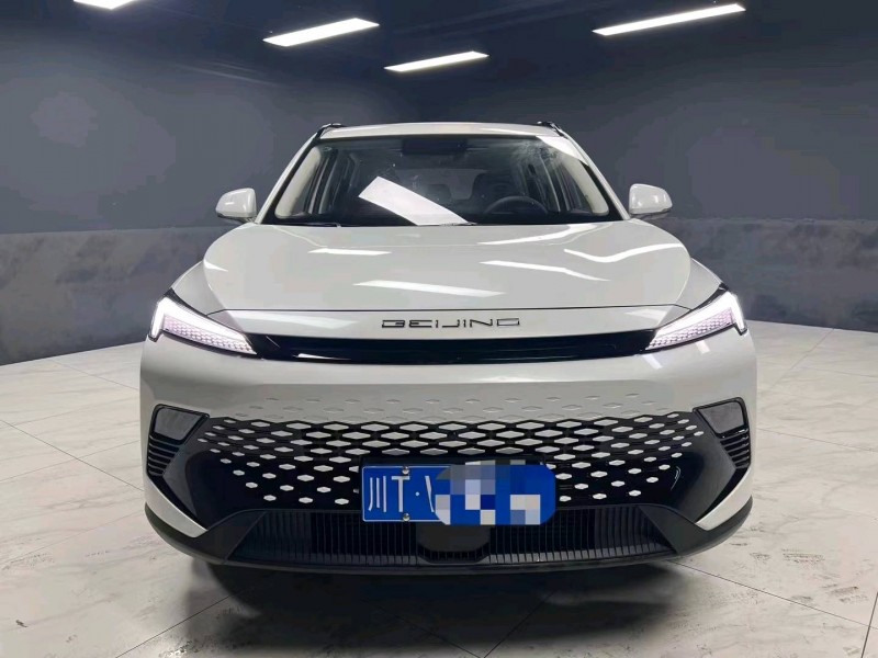 成都23年北汽制造魔方1