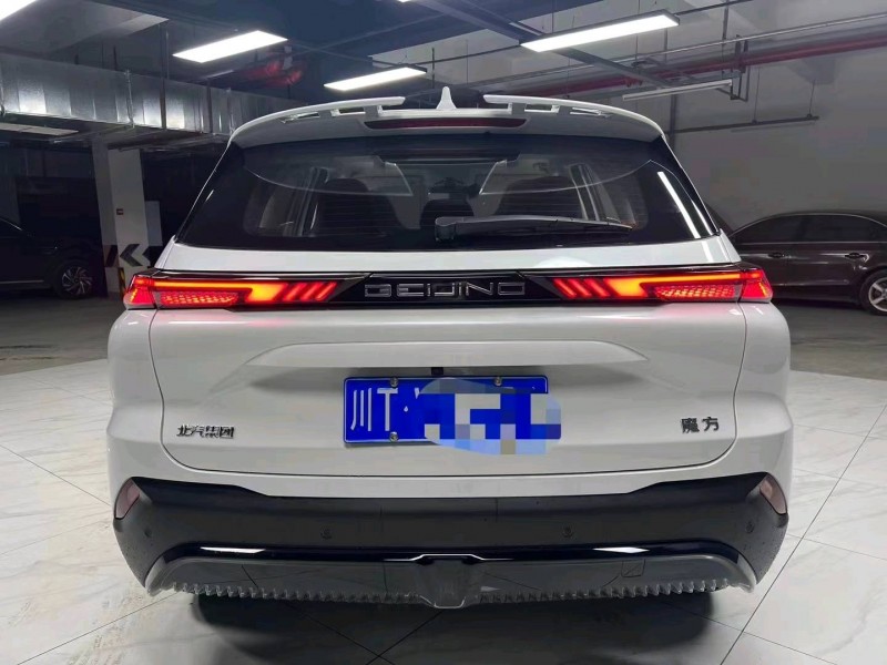 成都23年北汽制造魔方6