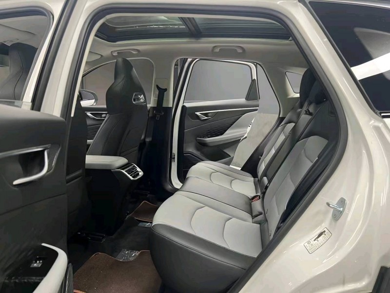 成都23年北汽制造魔方7