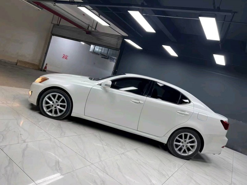 成都12年雷克萨斯IS6