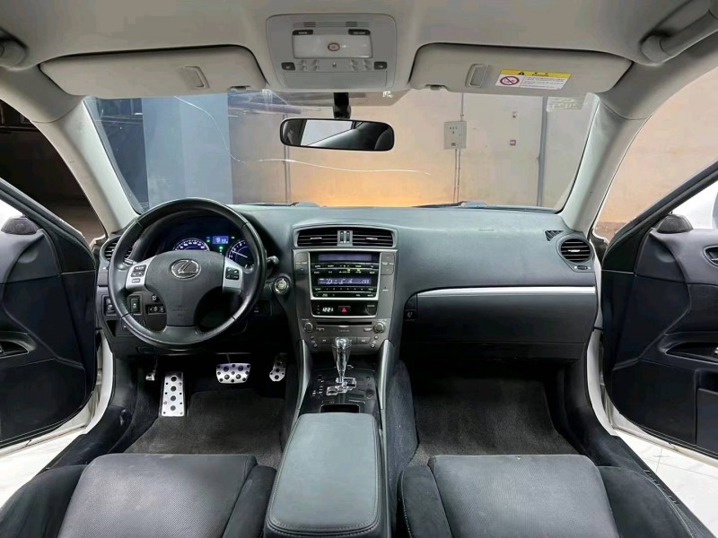 成都12年雷克萨斯IS9