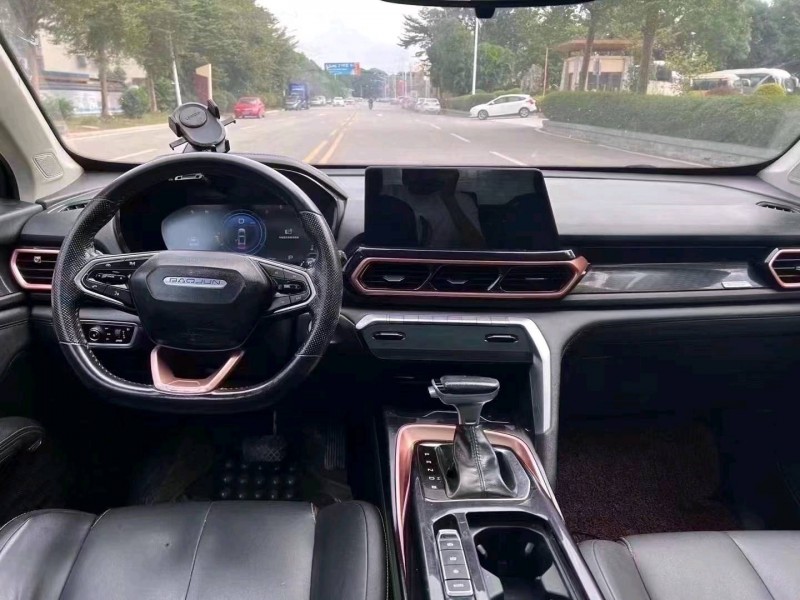 珠海19年寶駿RS56