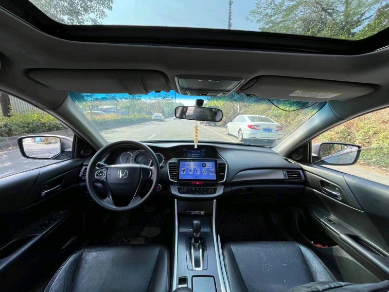 深圳14年本田雅阁3