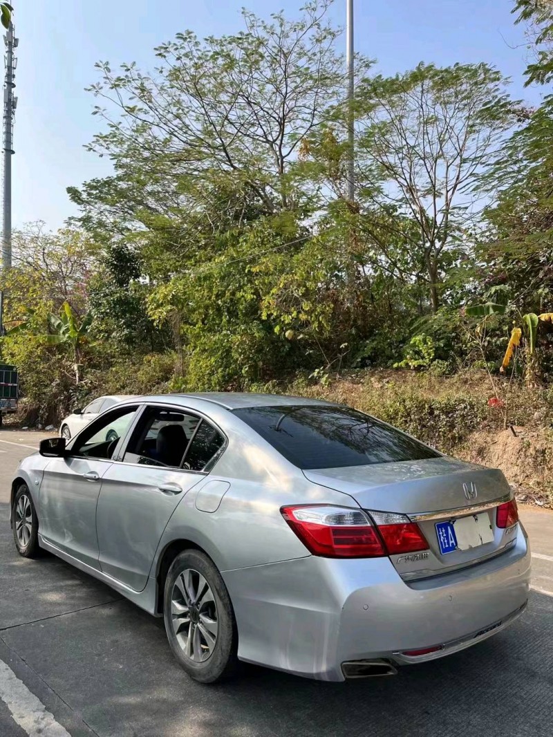 深圳14年本田雅阁5