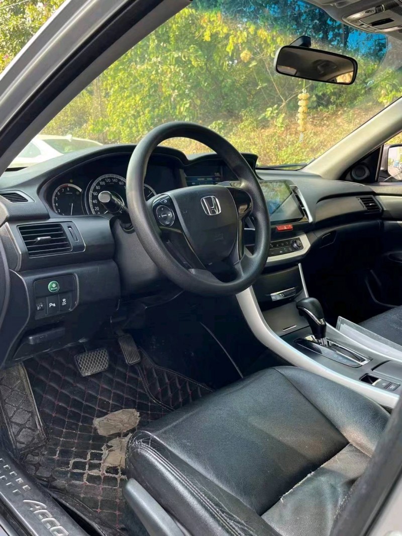 深圳14年本田雅阁6