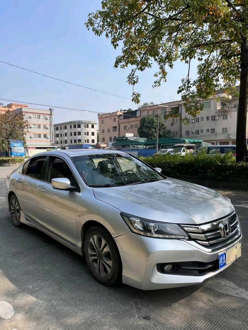 深圳14年本田雅阁8