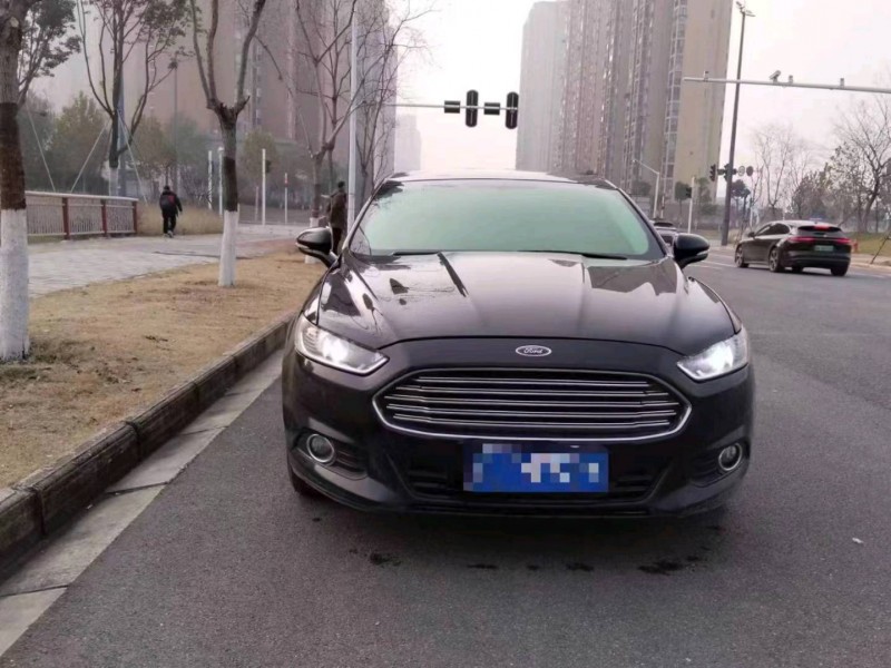 武汉16年福特蒙迪欧1