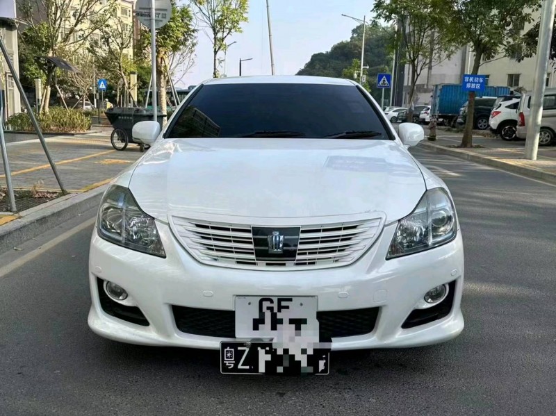 汕头14年丰田皇冠1