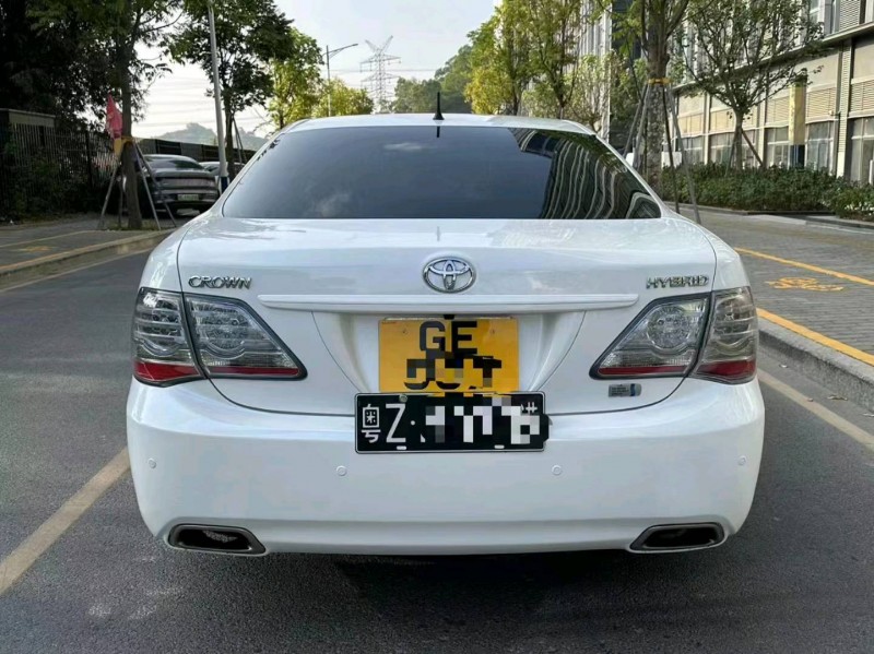 汕头14年丰田皇冠5