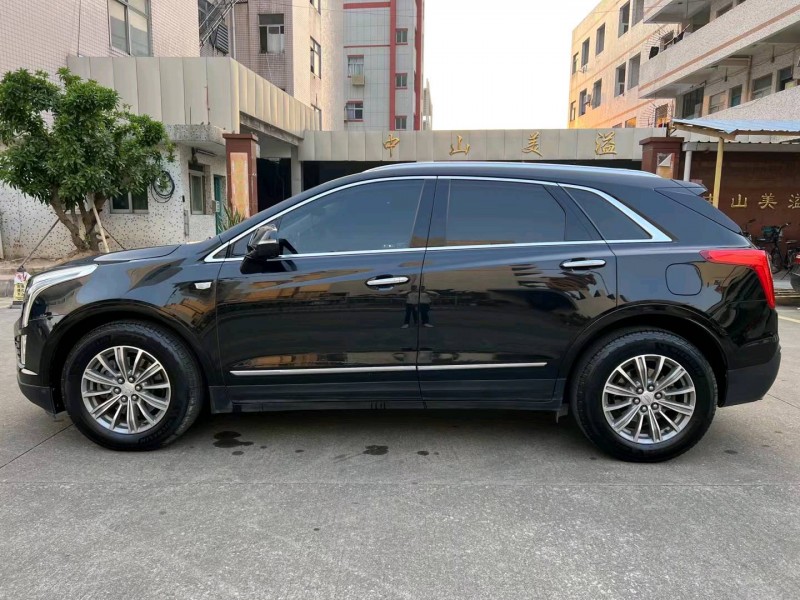 中山19年凯迪拉克XT53