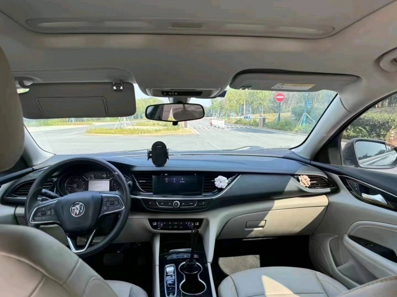 嘉兴22年别克君威8