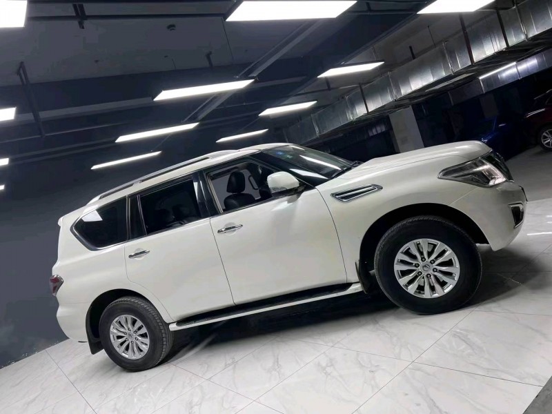 成都19年日产途乐5