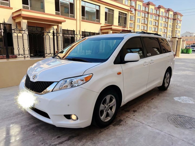 潍坊15年丰田塞纳3