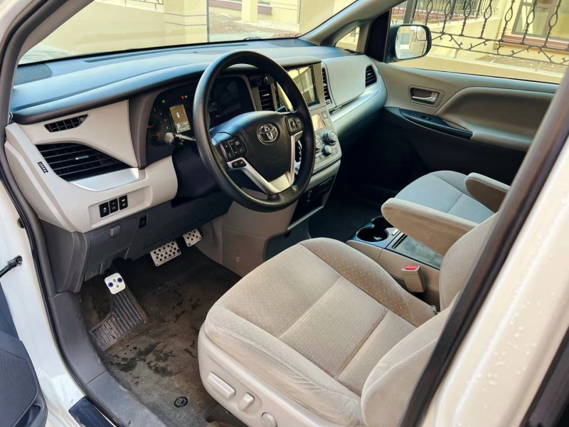 潍坊15年丰田塞纳6