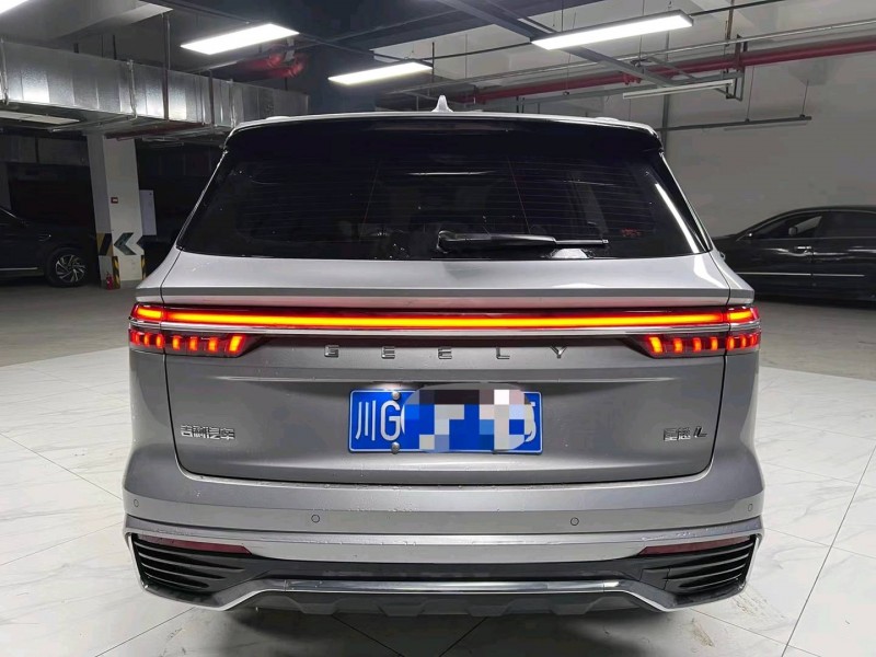 成都23年吉利星越8