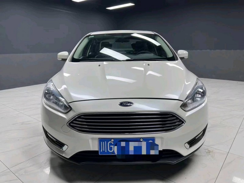 成都16年福特福克斯1