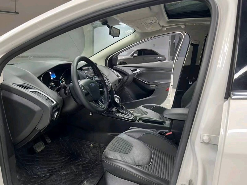 成都16年福特福克斯4