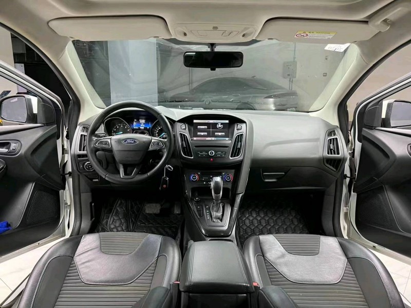 成都16年福特福克斯9