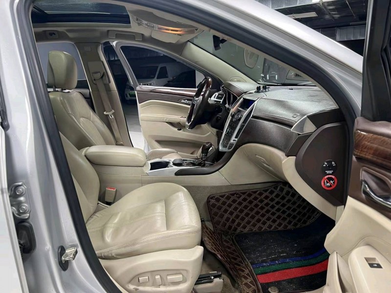 成都10年凯迪拉克SRX4