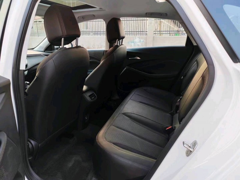 苏州23年别克威朗5