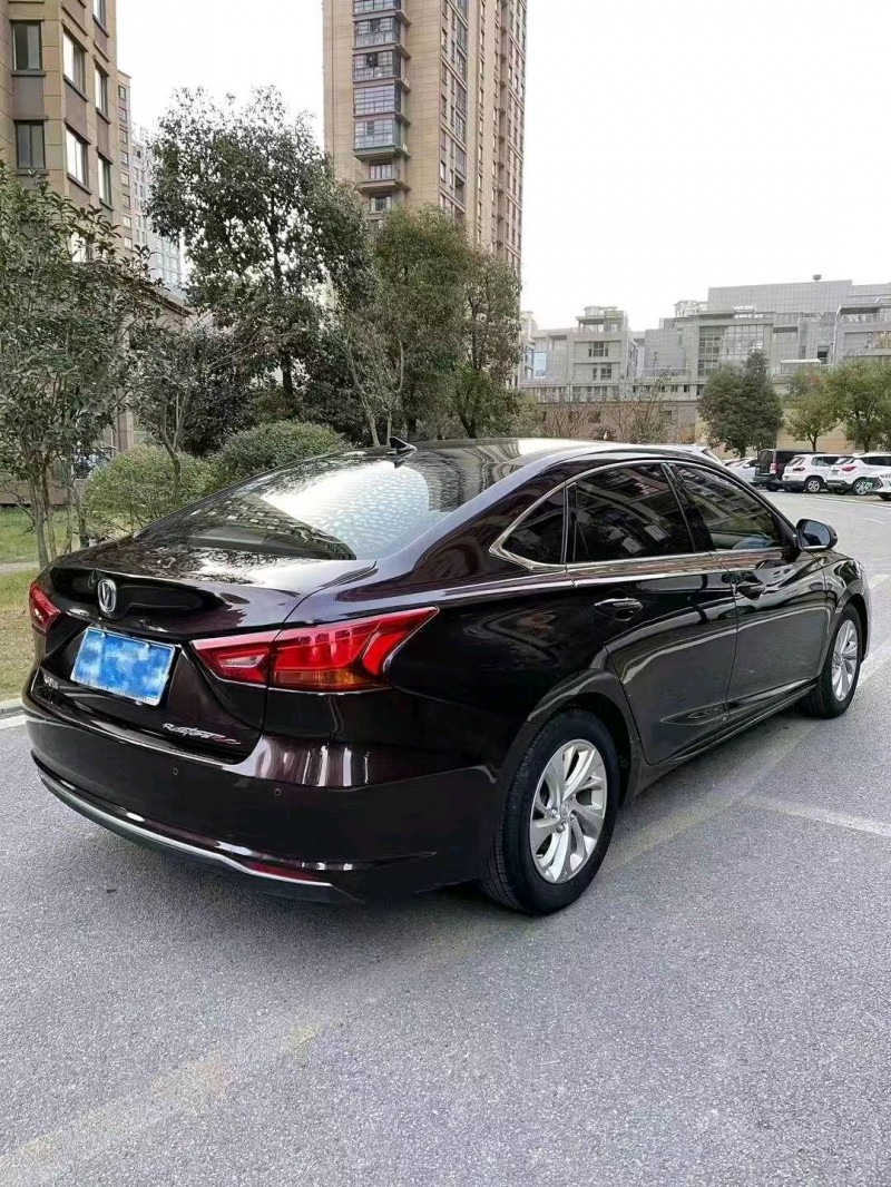 淮南19年長安汽車睿騁CC5