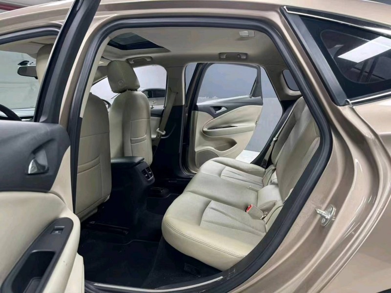 成都18年别克威朗7