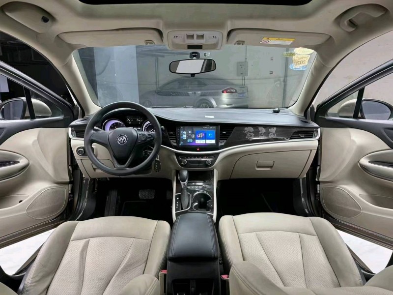 成都18年别克威朗9