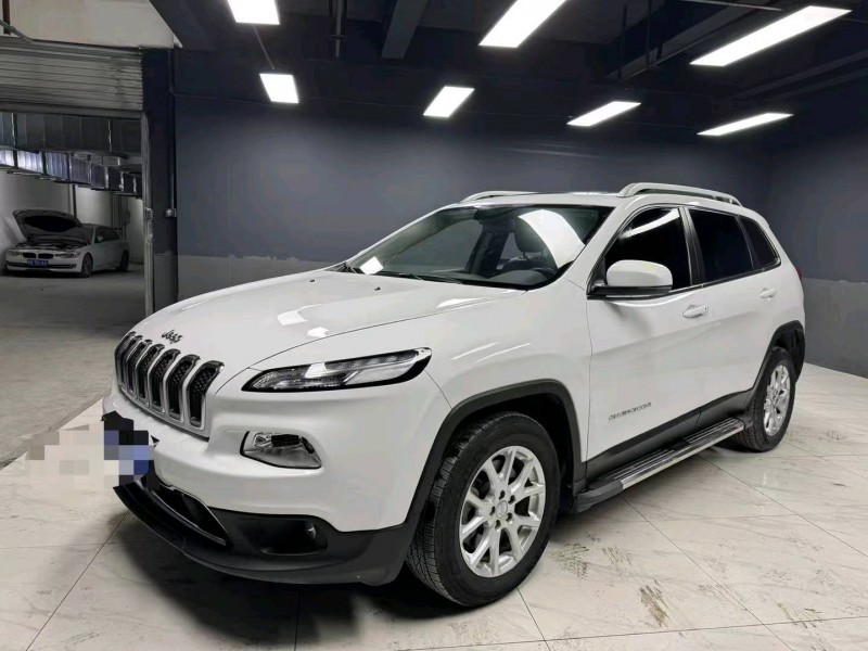 成都19年Jeep自由光4